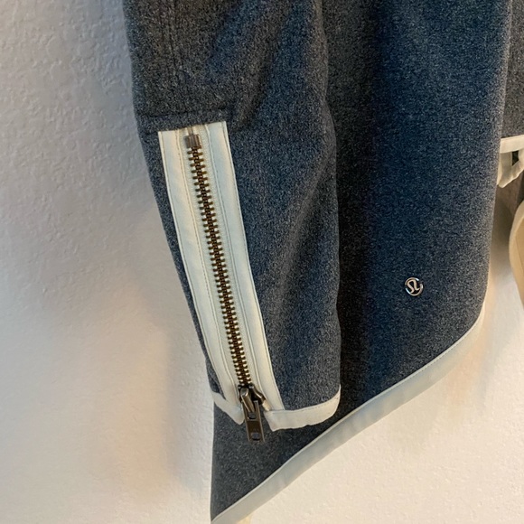 Versatile Lululemon Jacket - Picture 5 of 8